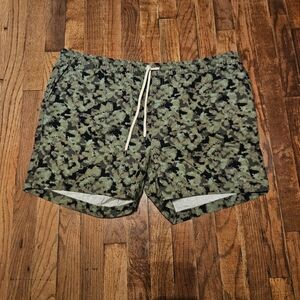 Men's Goddthreads Green Camouflage Casual Vacation Lounge Shorts Size 2XL Nwt